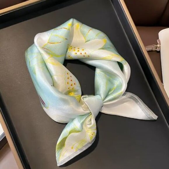 Oil Painting Scarf Green White Floral Square 27" New Beautiful - Picture 2 of 2